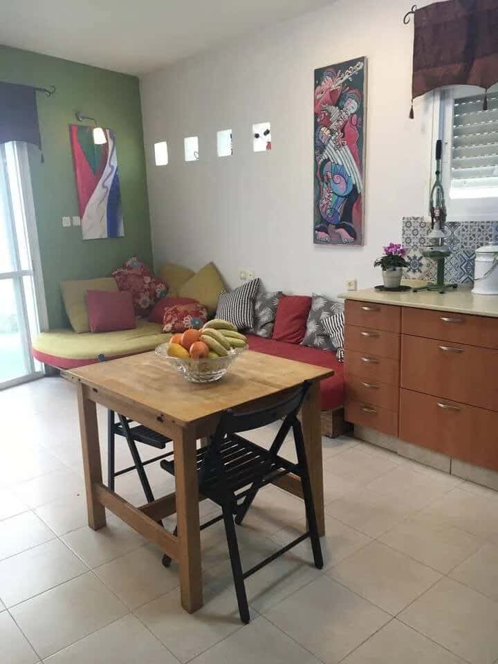 Dulce y Acogedora Casa en un Vecindario Central y Tranquilo
