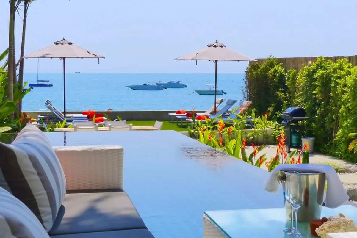 Great Modern Seafront Villa with Infinity Pool