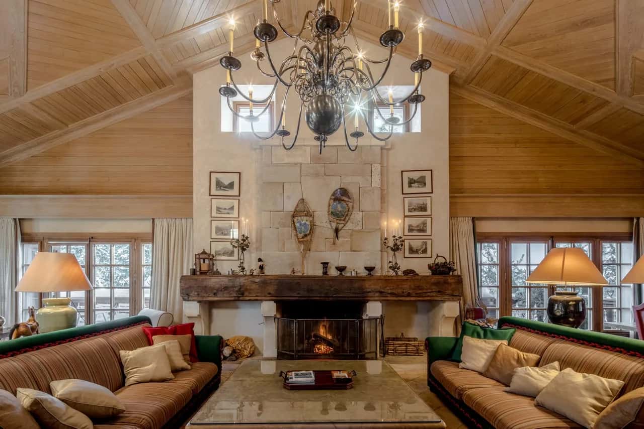 Chalet Deluxe Éblouissant avec Piscine et Bien-être