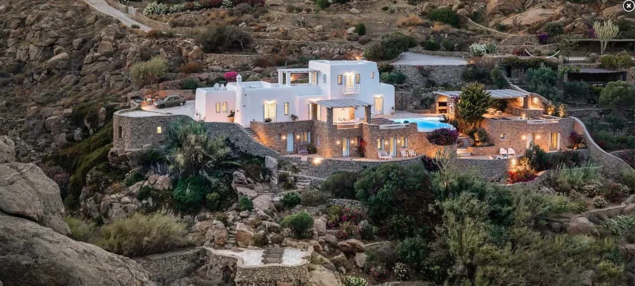 Rocky Cliffstone Grand Residence