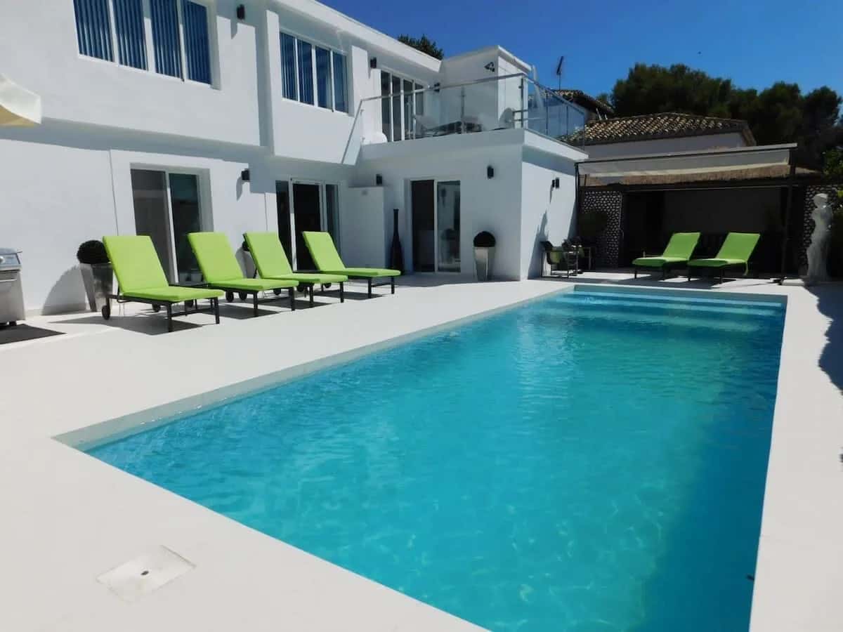 Luxury Modern 4 BR Villa