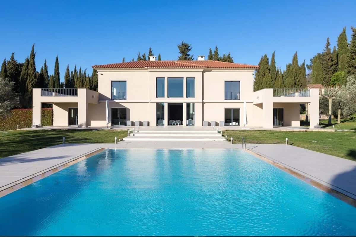 Fresh Deluxe Villa with Vast Pool House