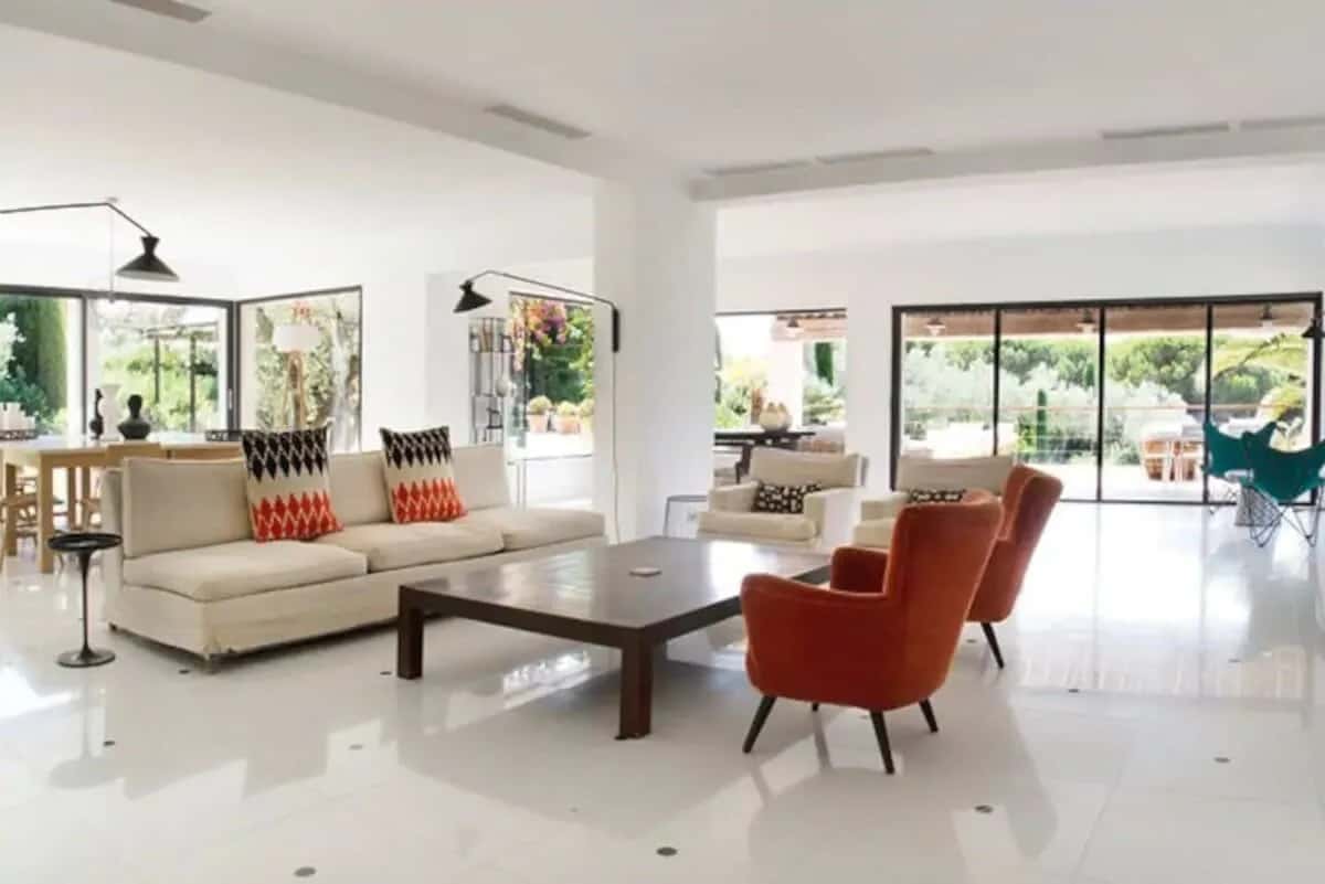 Superb Villa Close to the Center