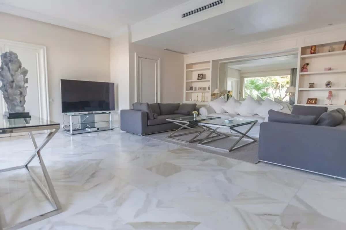 Spacious Prime Apartment