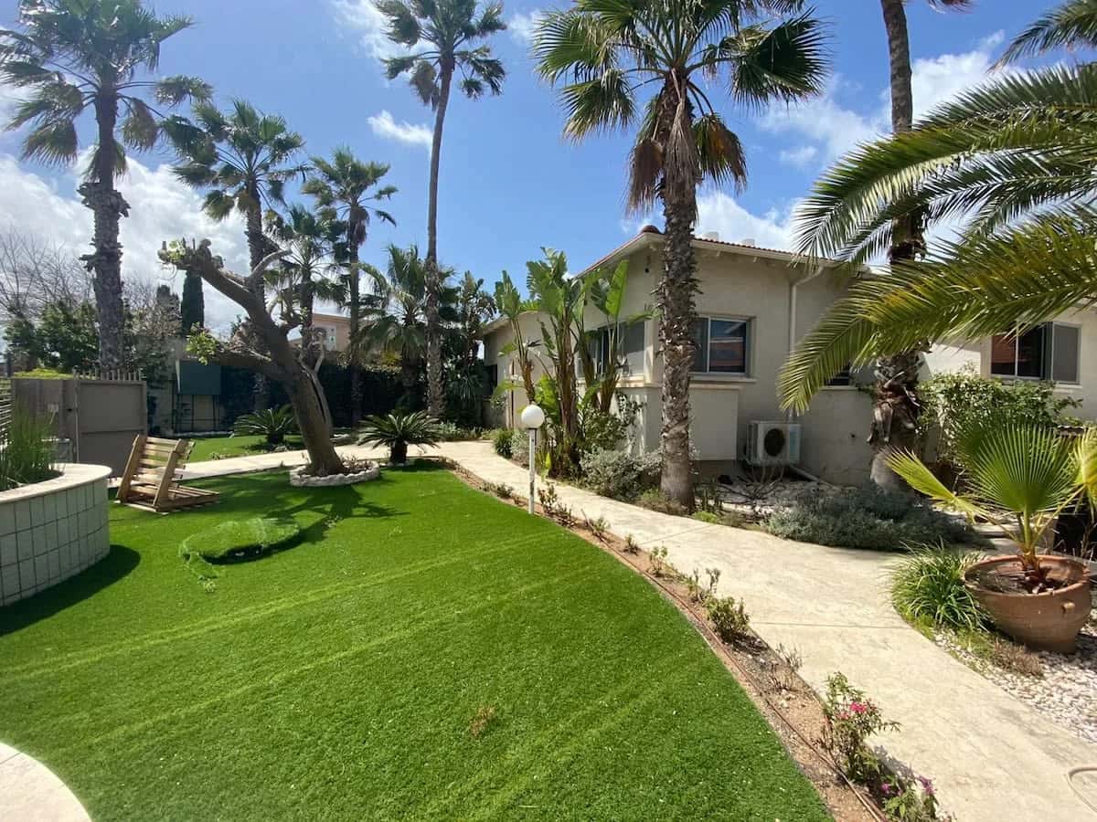 Kosher 6 BR Villa 5 min Away from the Beach