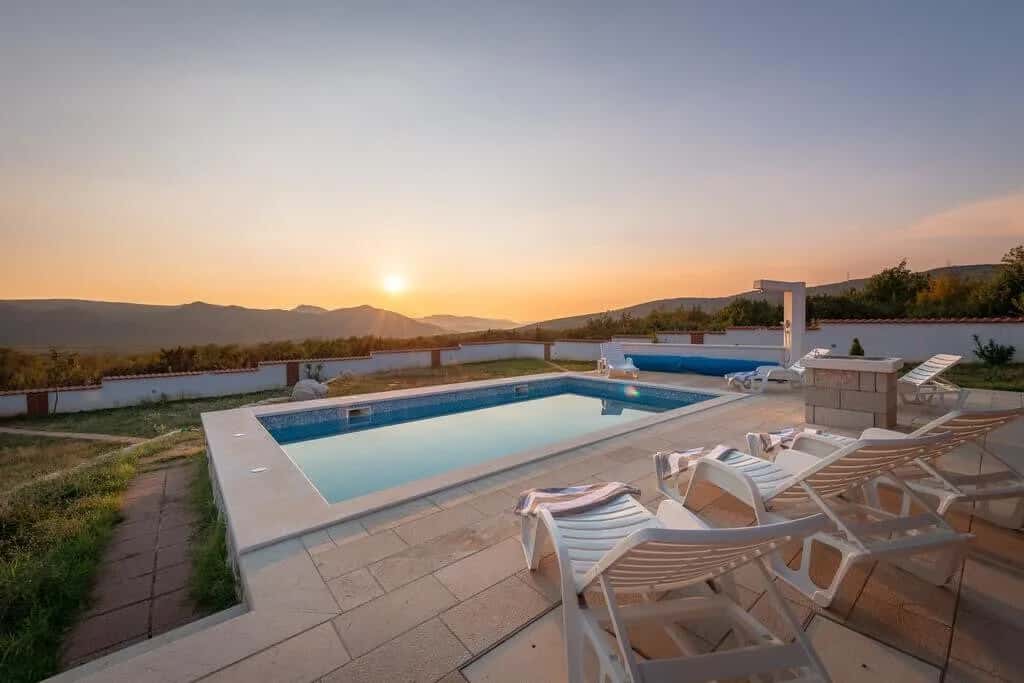 Beautiful Villa in Vucevica with Pool and Garden