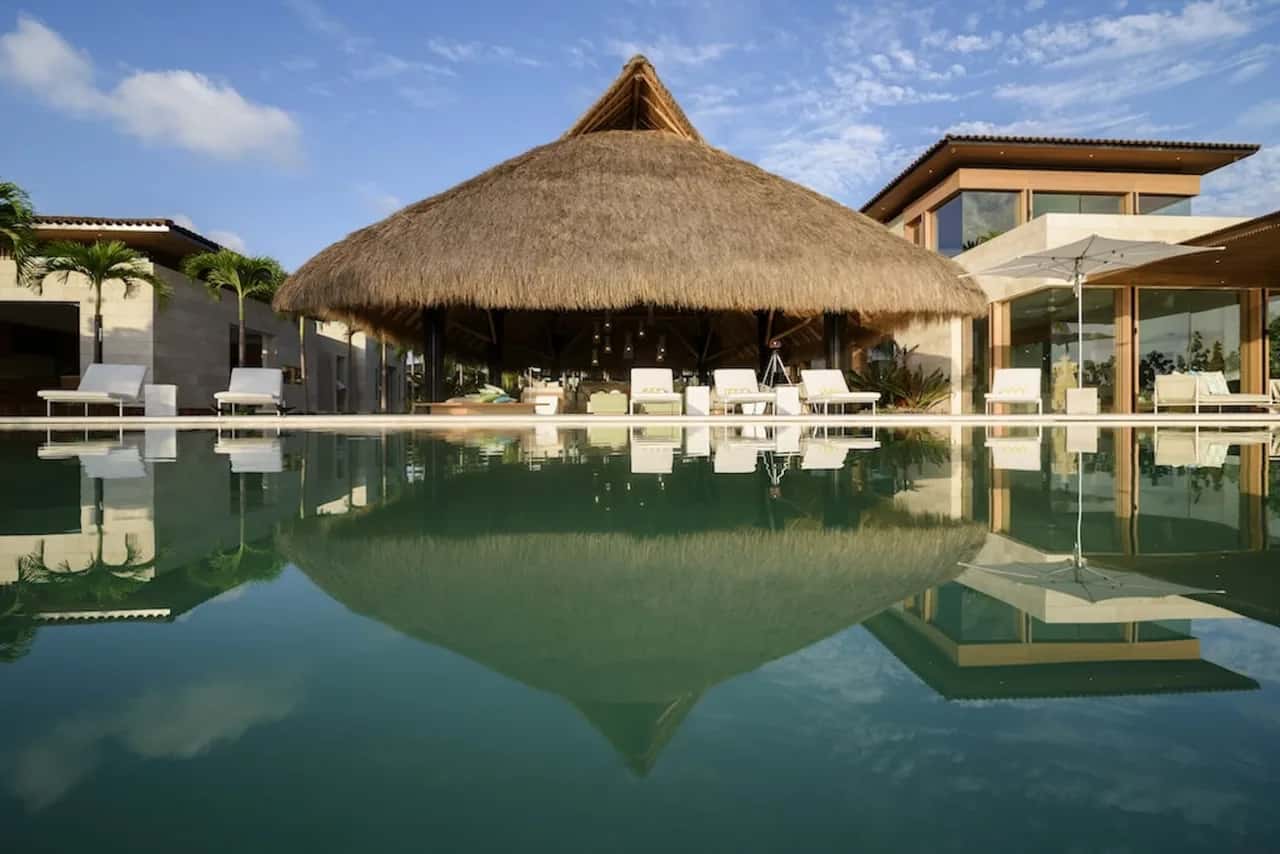 Surfer's Dream Villa closely Integrated with Nature