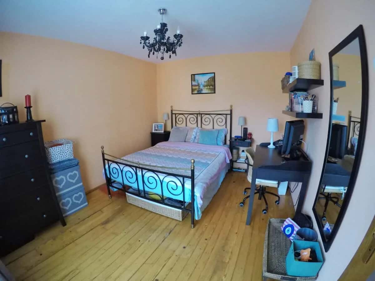 Gemütliches Schlafzimmer mit eigenem Bad und großem, schönem Garten