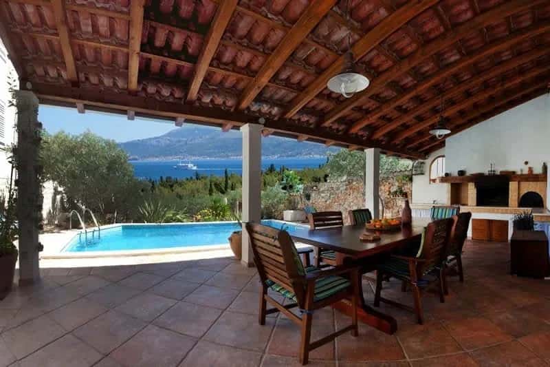 Charming Villa With Pool And A Spectacular View