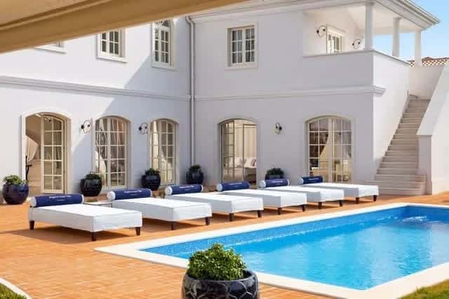 Classy Elegant Villa with Enchanting Garden