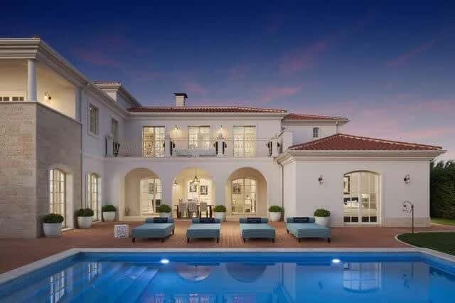 Chic Villa Set in Lovely Mediterranean Surroundings