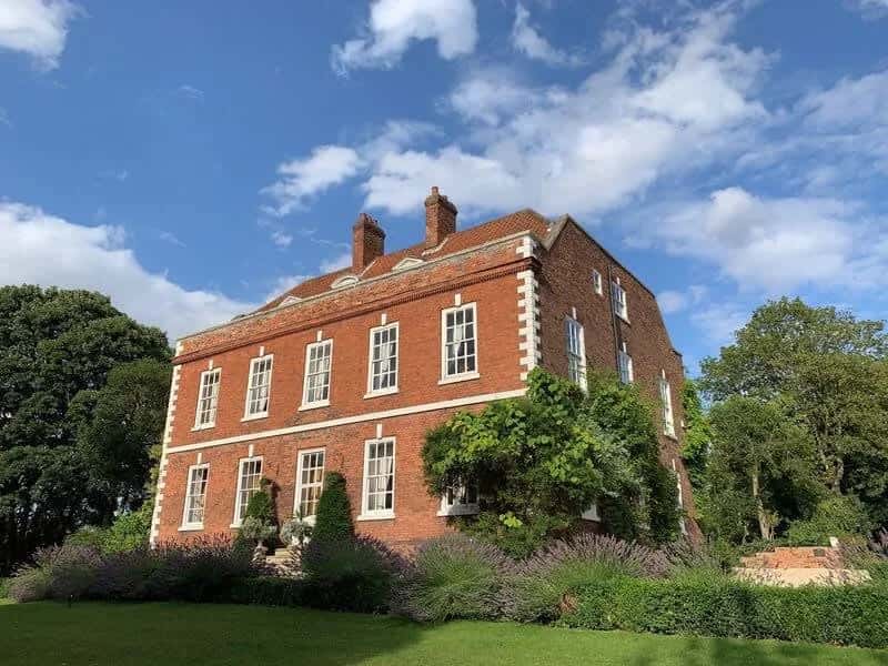 Sumptuous Queen Anne Mansion in Idyllic Countryside Location