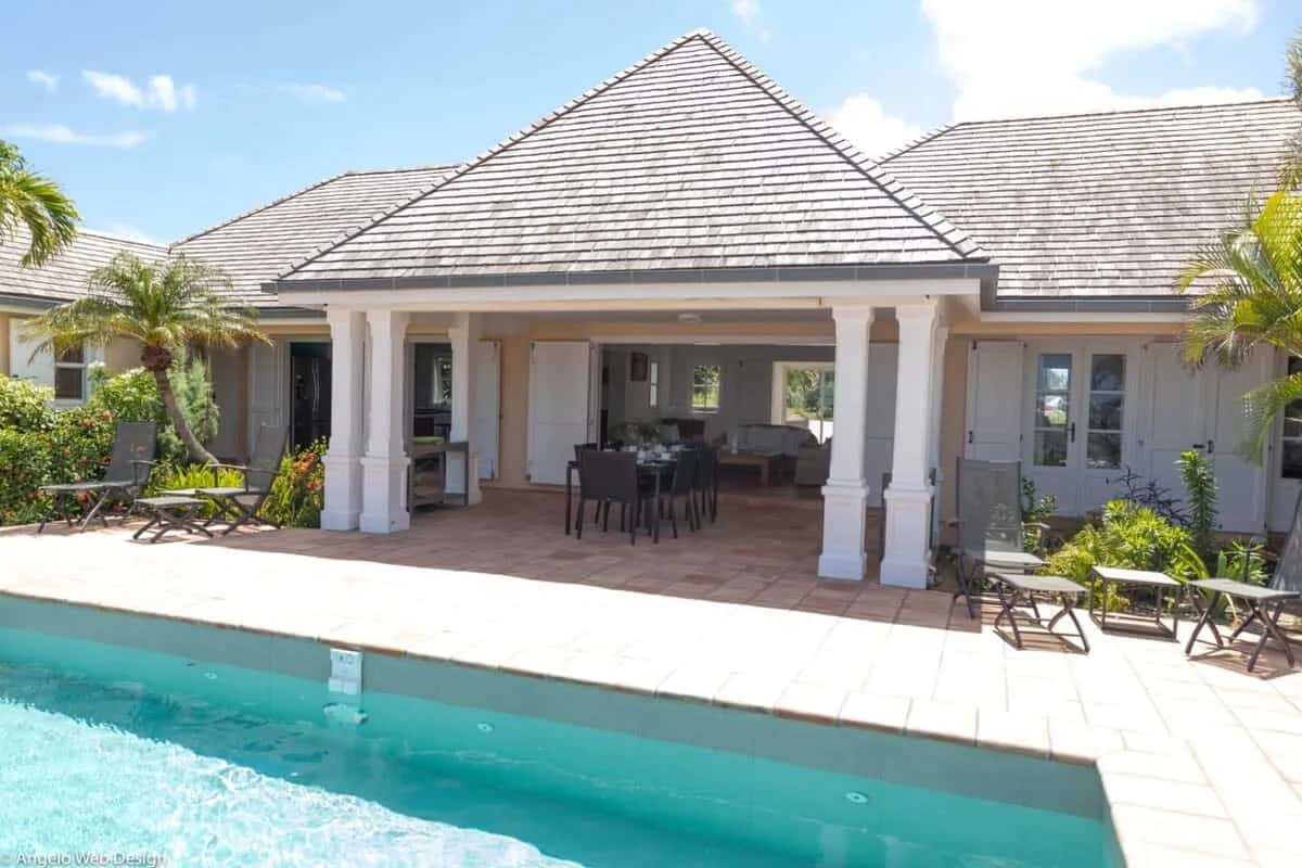 Colonial Style Villa in the Scenic Hillsides