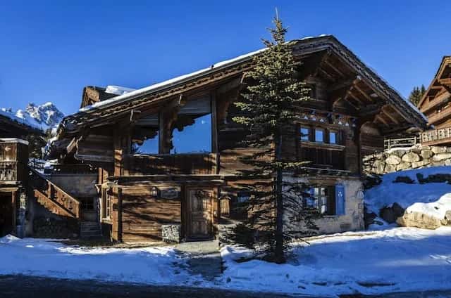Chalet de Madera en los Alpes