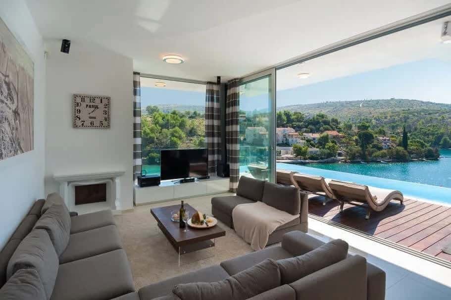 Exquisite Modern Villa in the Quiet Bay of Bobovisca