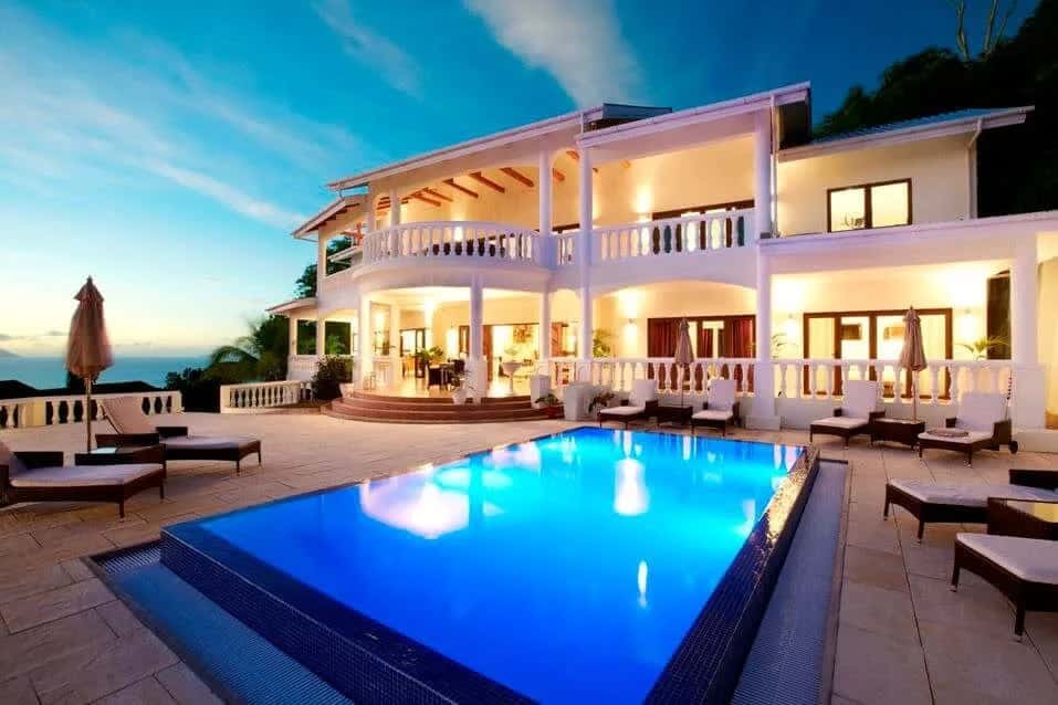 Wundervolle Villa mit Infinity-Pool & tropischem Garten