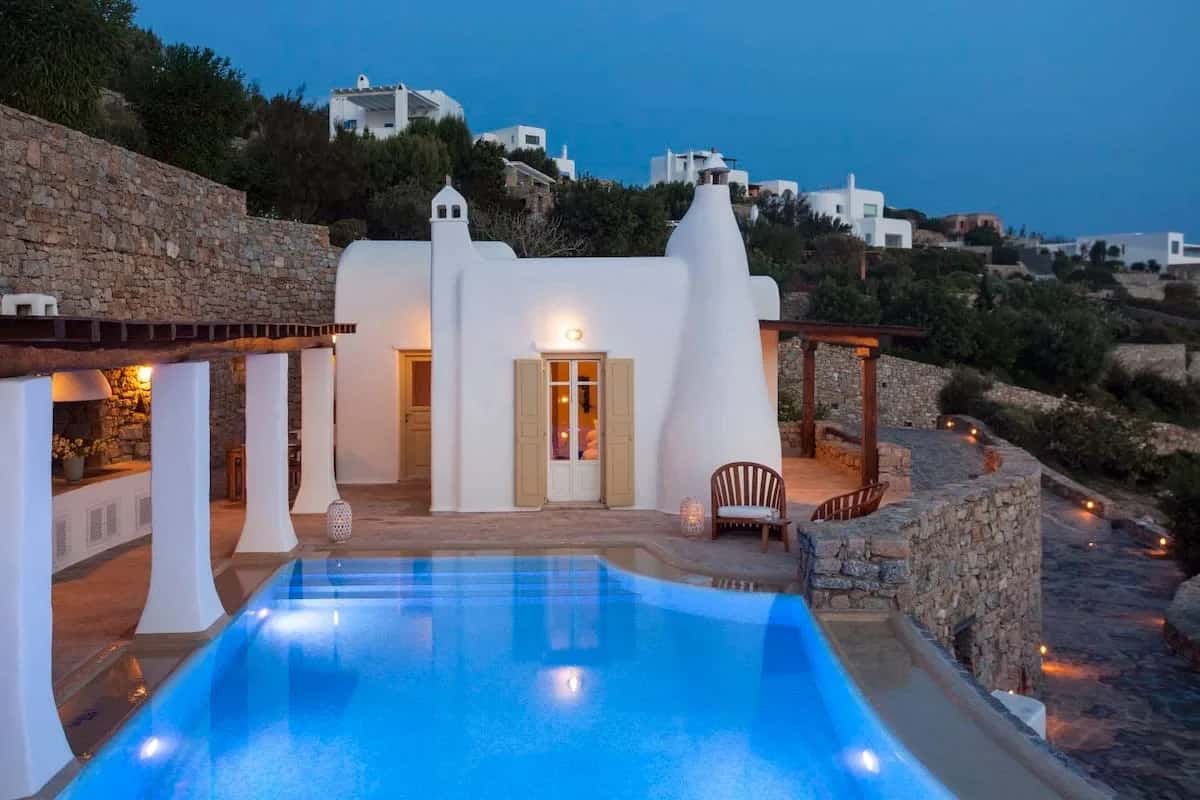 Sophisticated Villa with Spectacular Pool