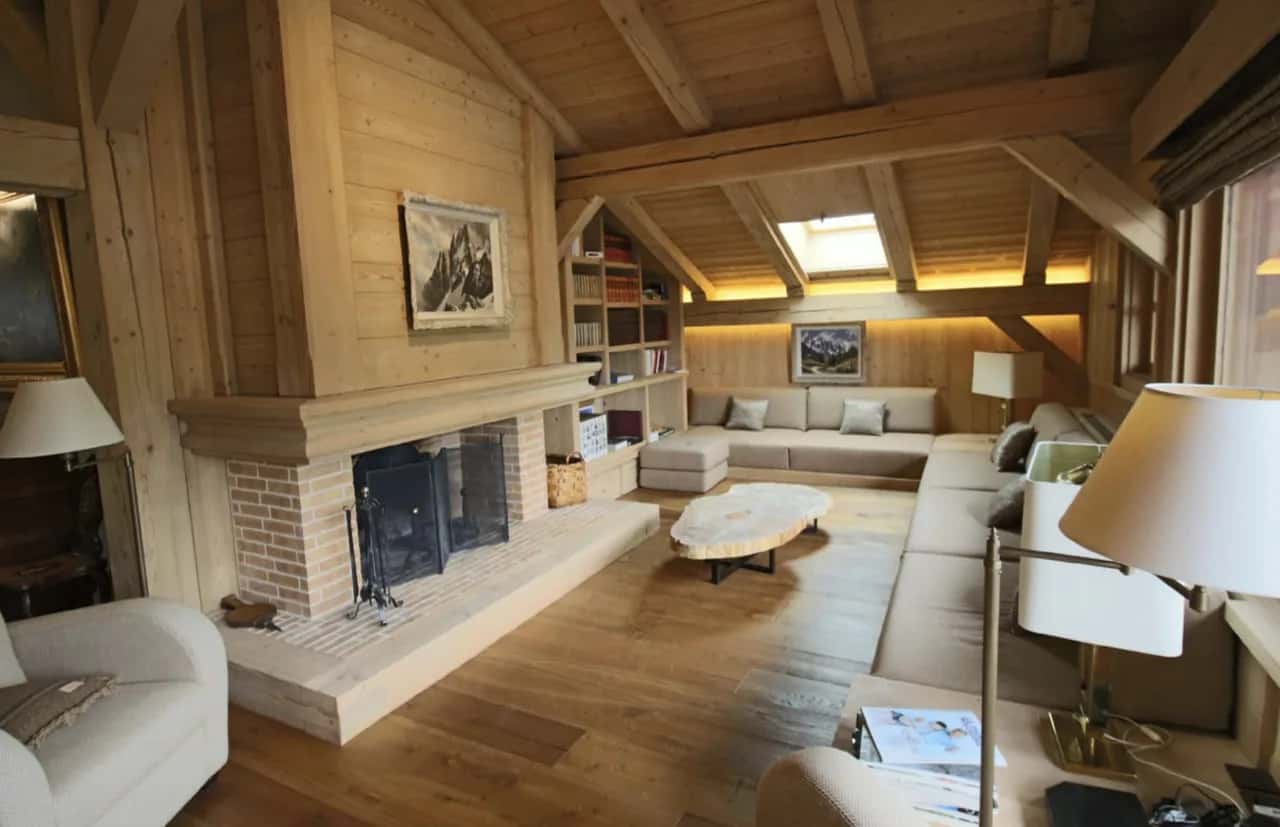 Artistic Apartment in the Heart of Village Centre