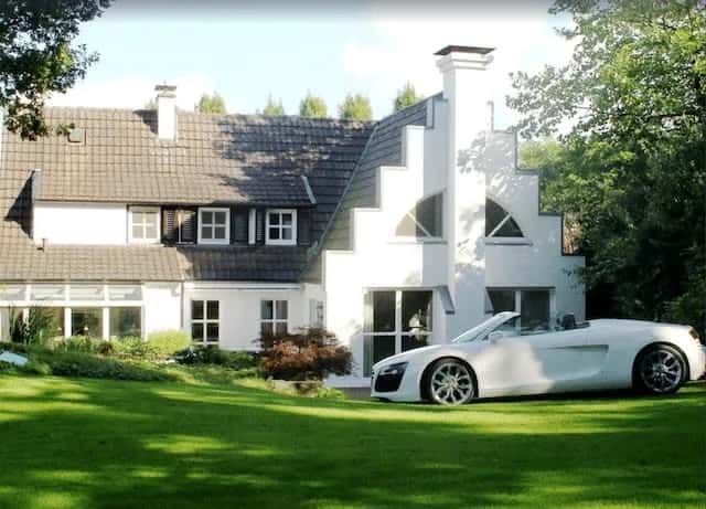 Prime Luxurious Villa Close to City Center