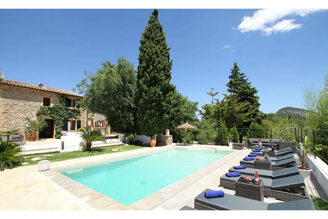 Country Lane Farmhouse Set In Pollenca Hills