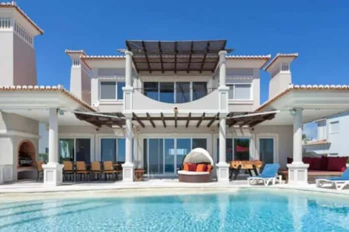 Clear Blue Villa With Stunning Beachfront Views