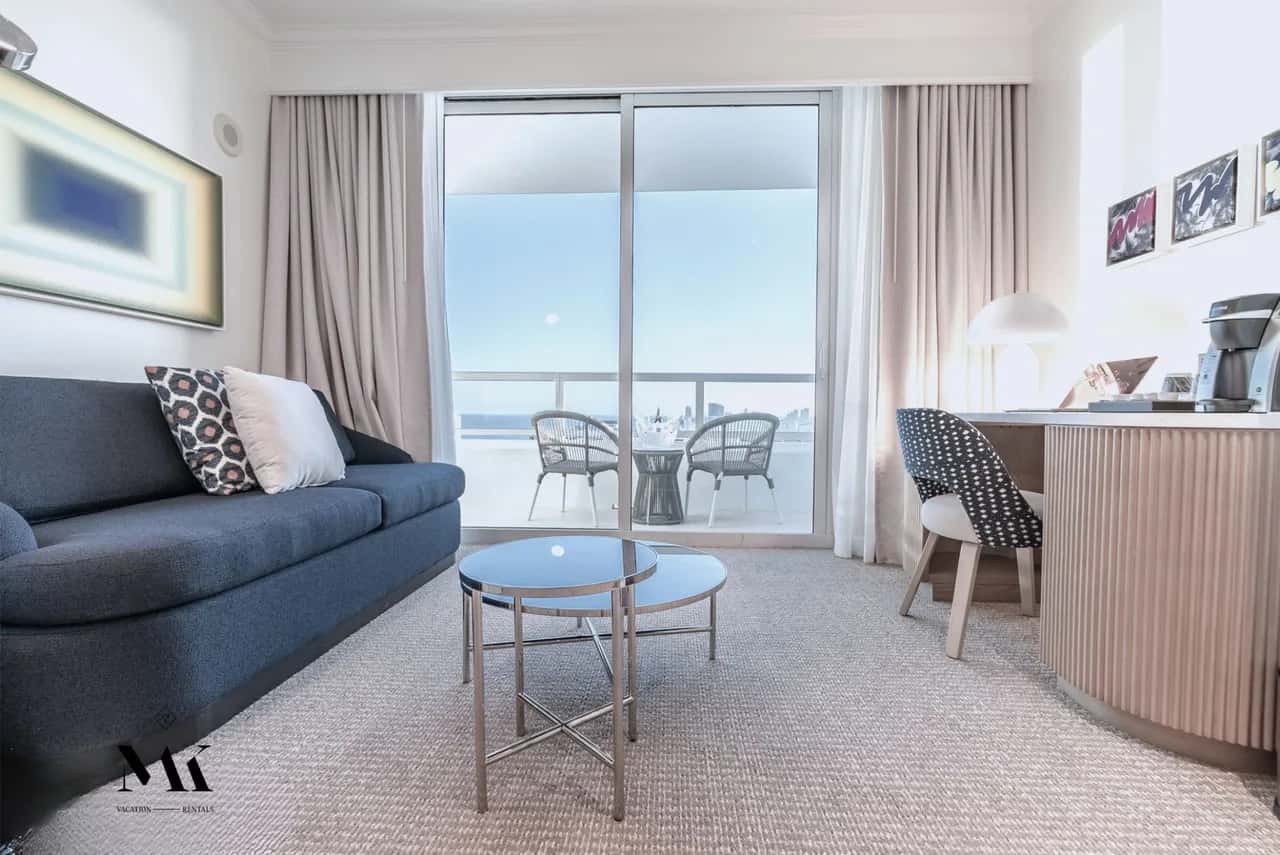 Fontainebleau | High Floor w/ Ocean & City View