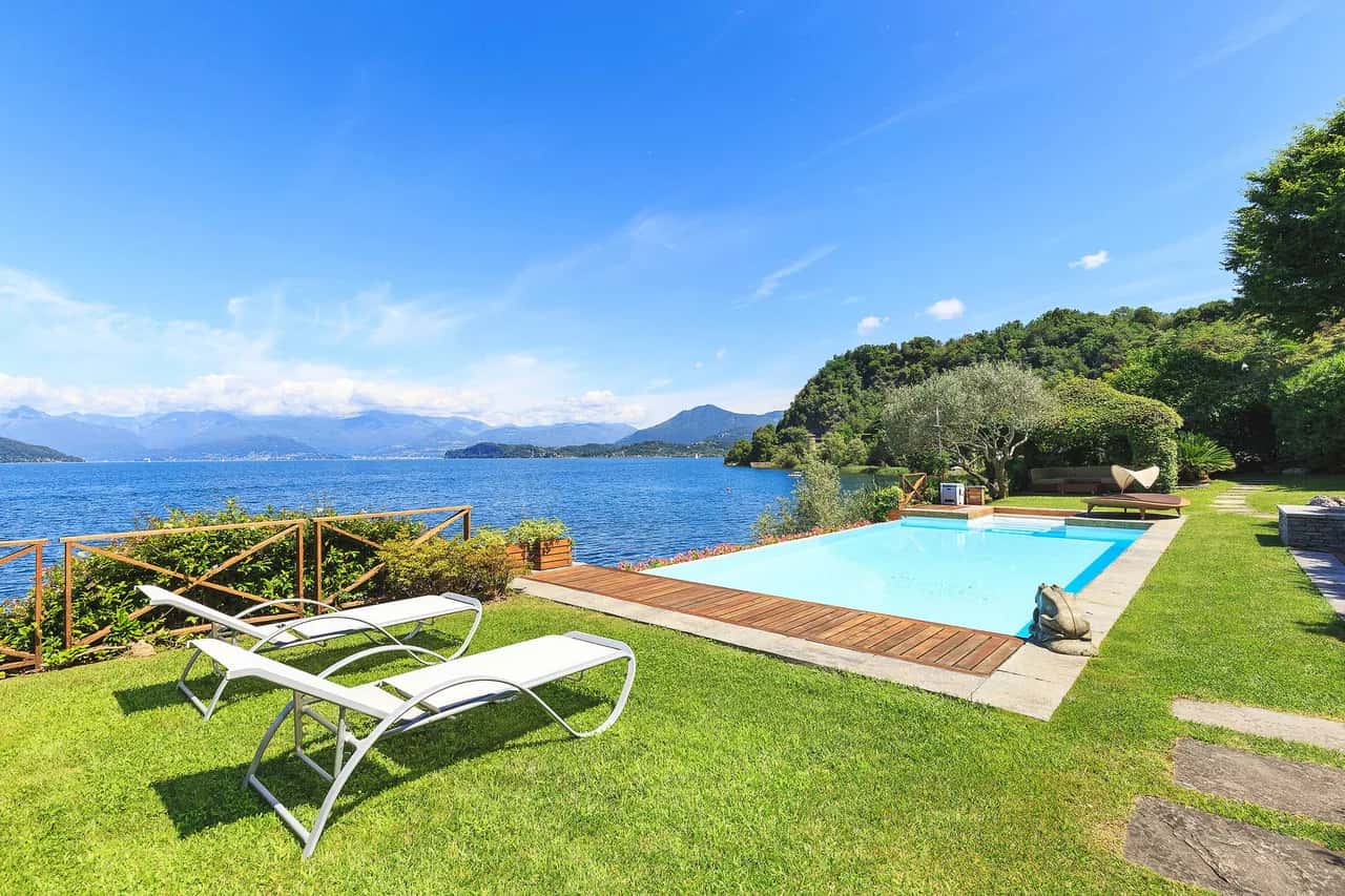 Stylish Villa With Pool And Lake Views