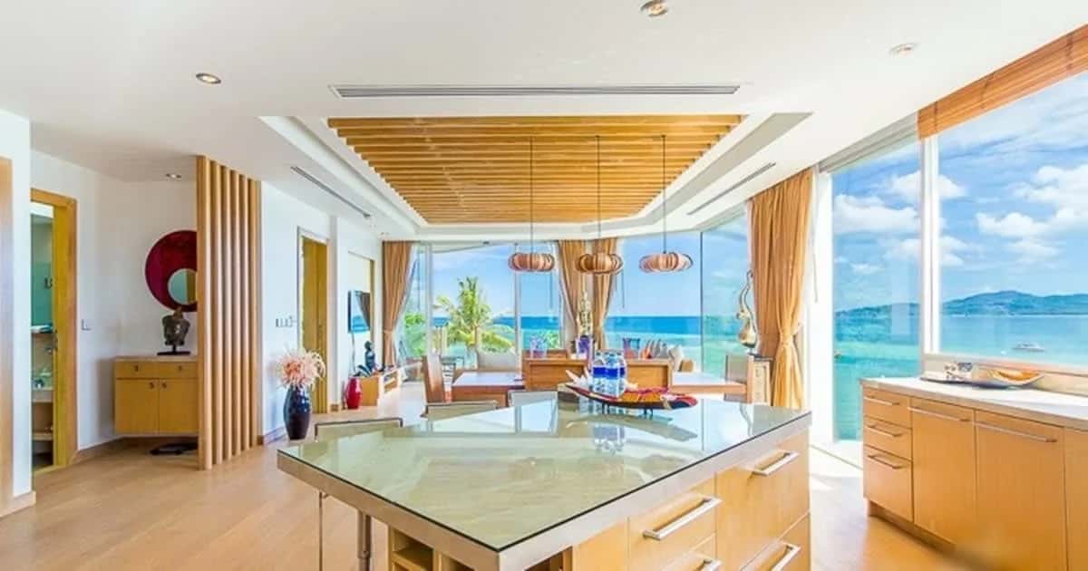 Magical Beachfront Penthouse with Private Jacuzzi