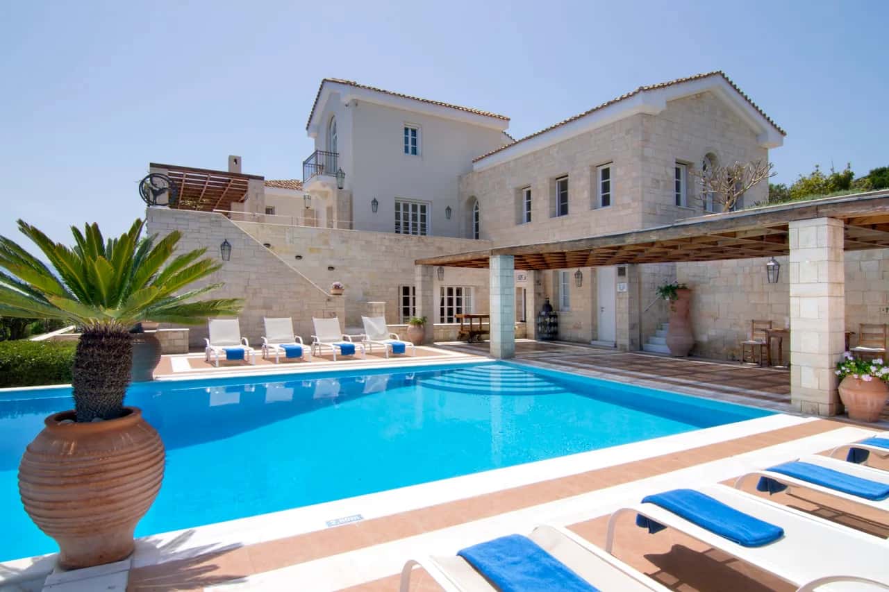 Exclusive 6 Br Villa with Infinity Pool and Sea Access