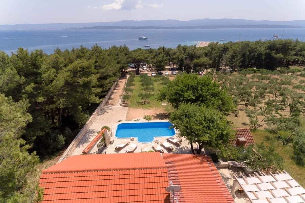 Charming Villa With Large Pool And Waterfall