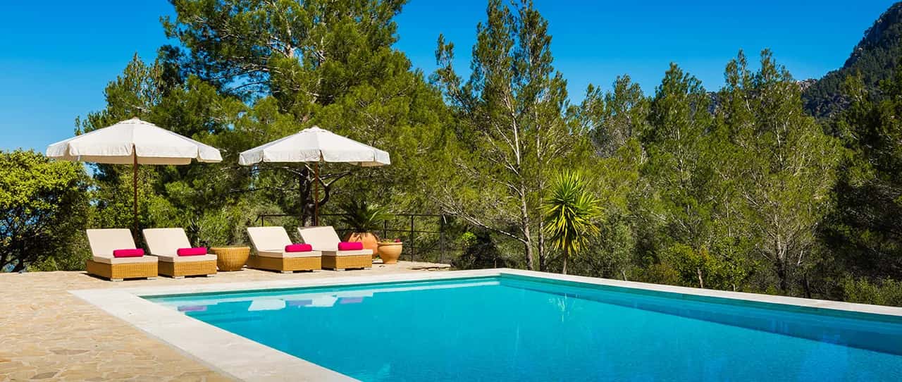 Traditional Secluded Villa With Plenty Of Space