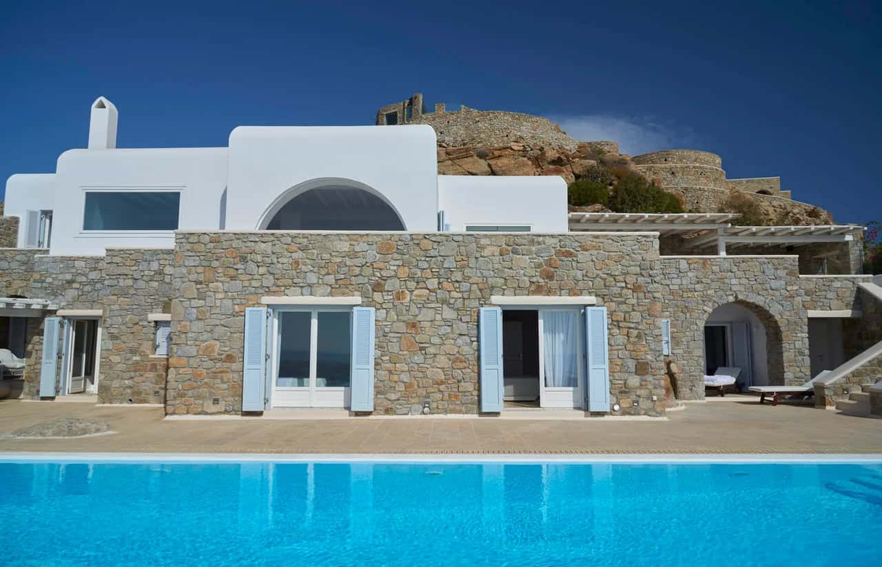 Well Designed Villa With Refreshing Swimming Pool
