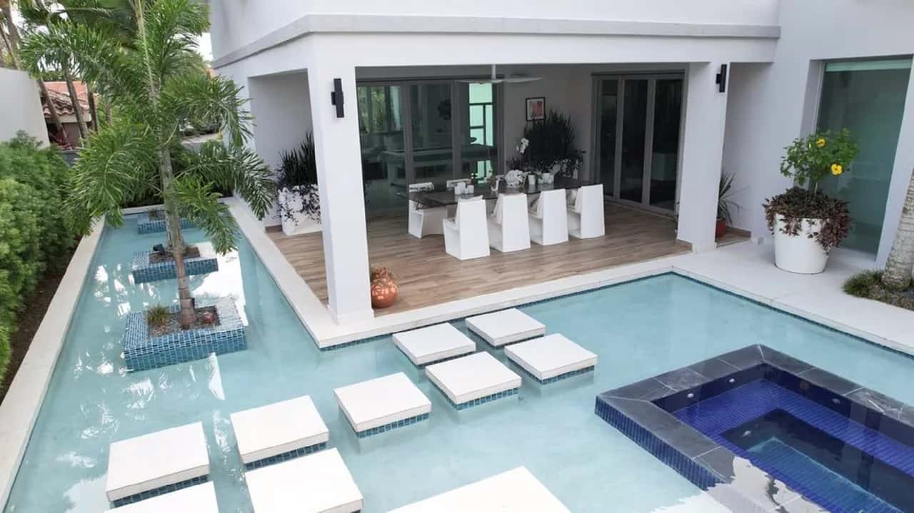 Breathtaking Luxury Villa with a Glamorous Pool
