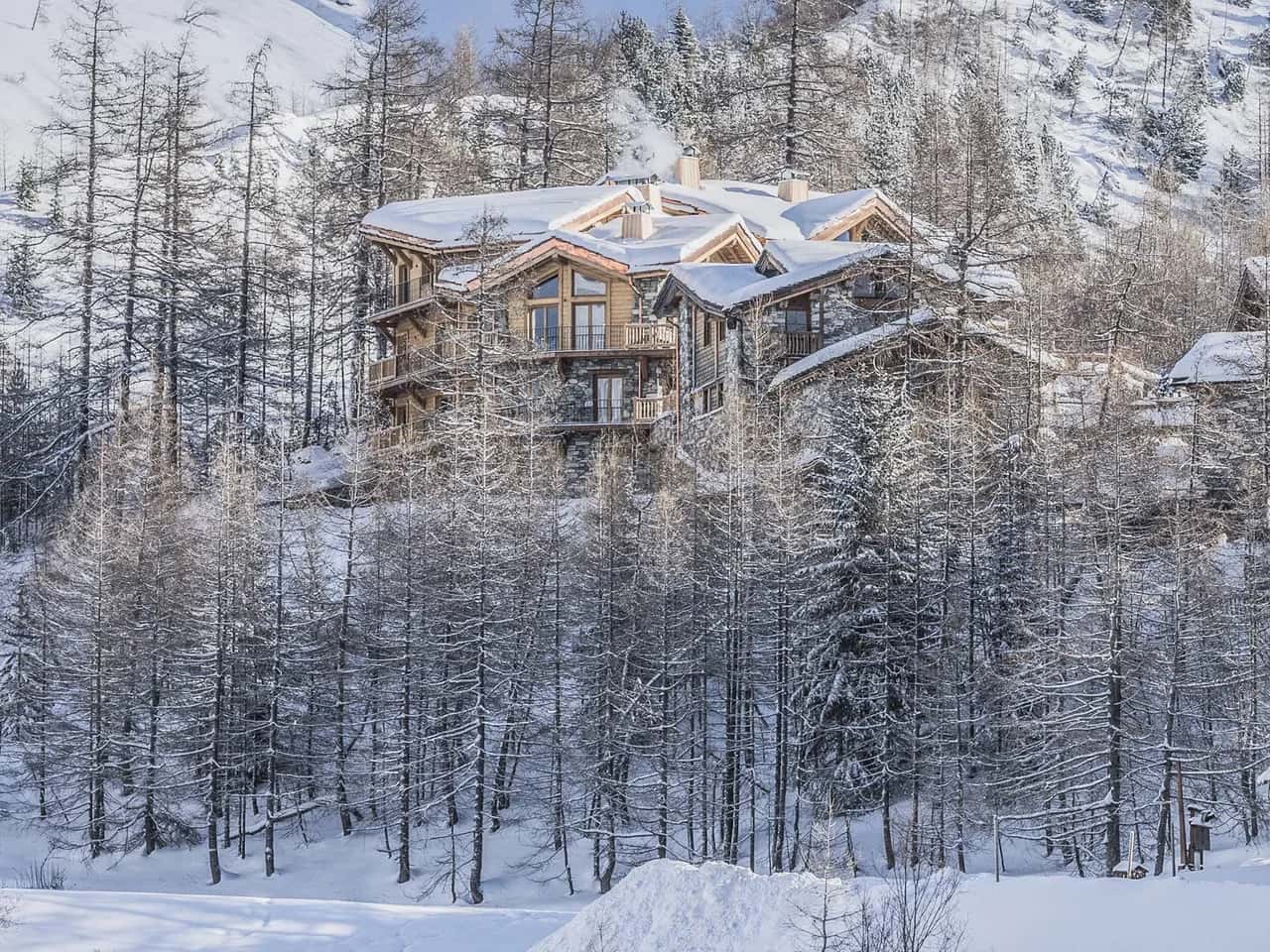 An impressive property in exclusive Le Cret with iconic Val-d'Isère views