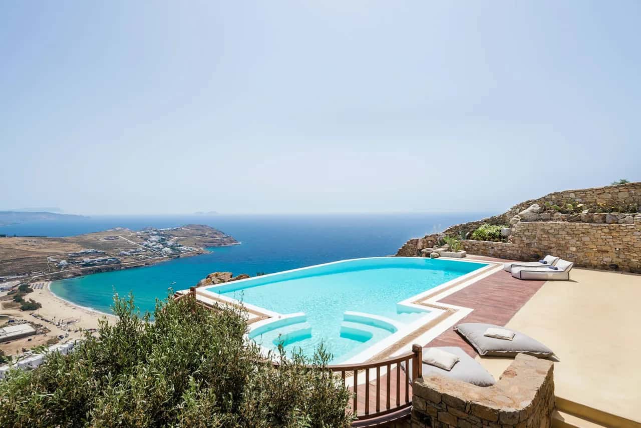RELAXED, NATURAL ATMOSPHERE WITH GLORIOUS VIEWS