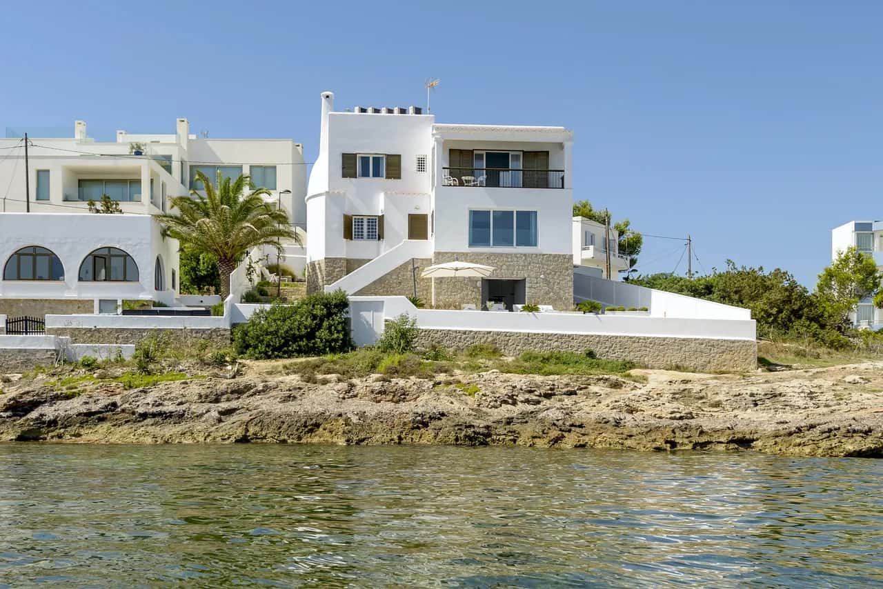 Rare, Frontline Property Overlooking the Beautiful Bay of Talamanca