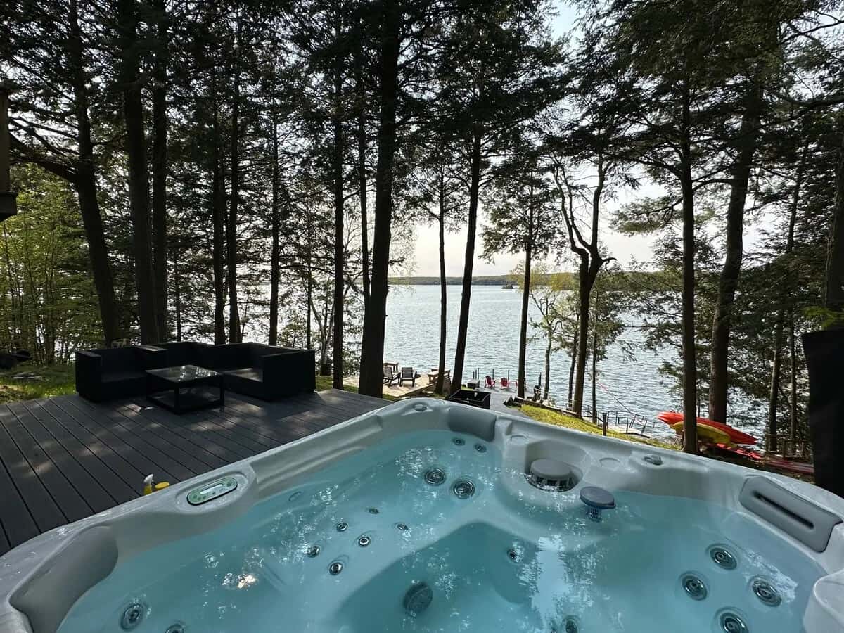 Waterfront open concept dream cottage with hot tub