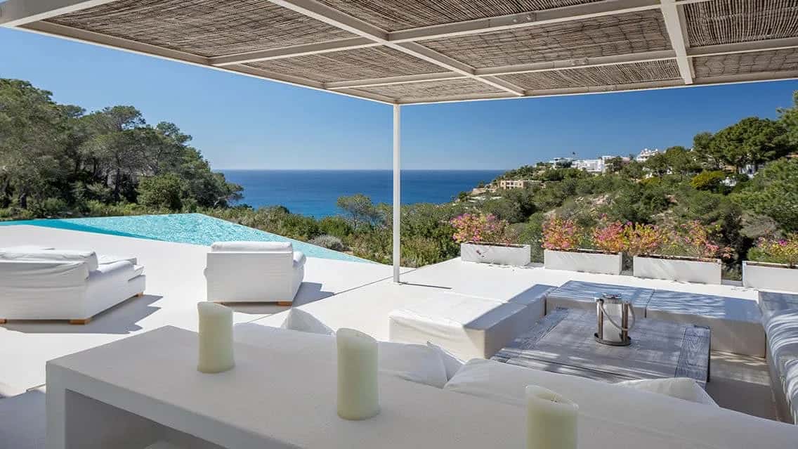 CONTEMPORARY MODERN VILLA IN IBIZA