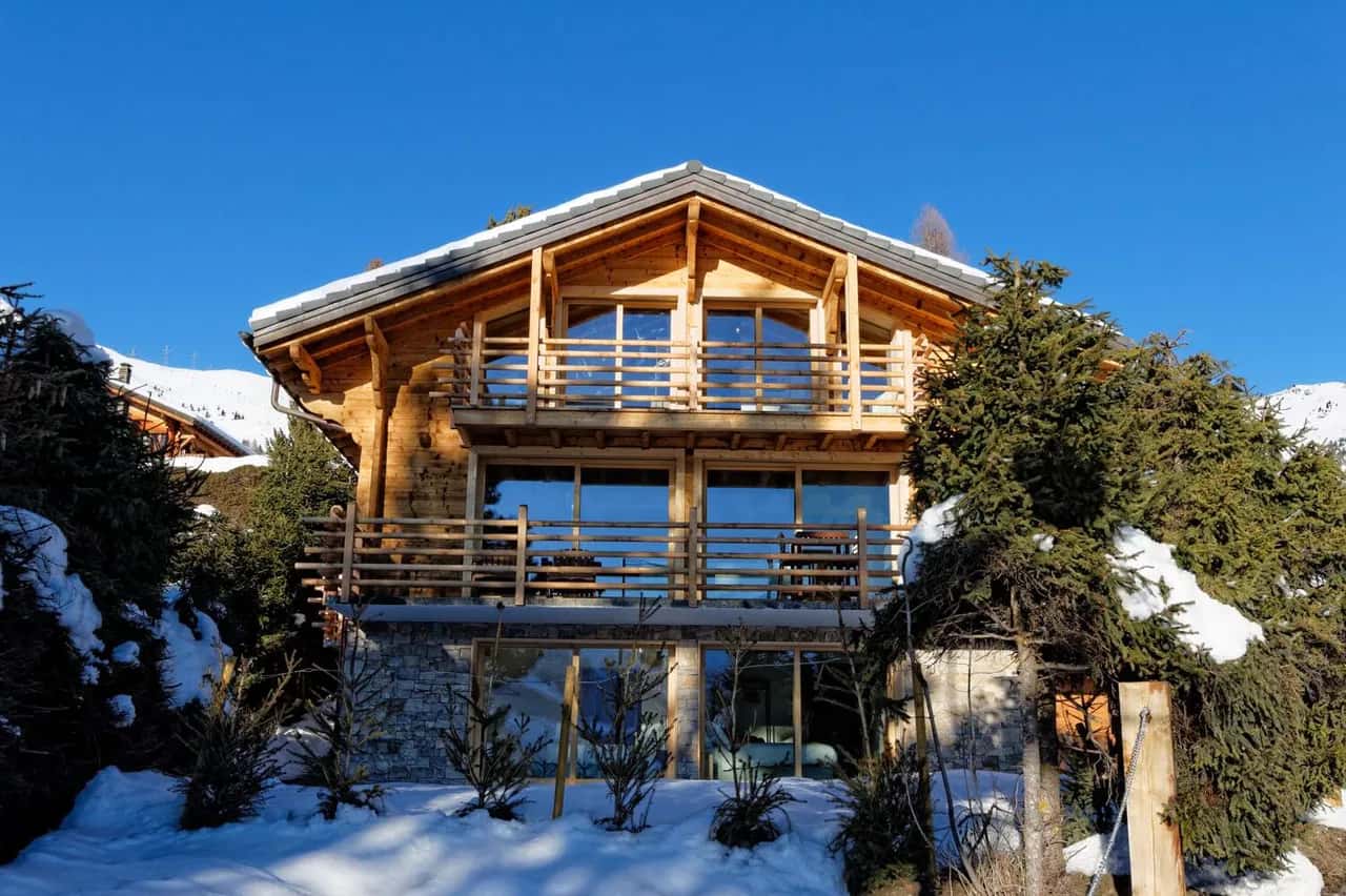 STUNNING CHALET WITH SAUNA AND JACUZZI