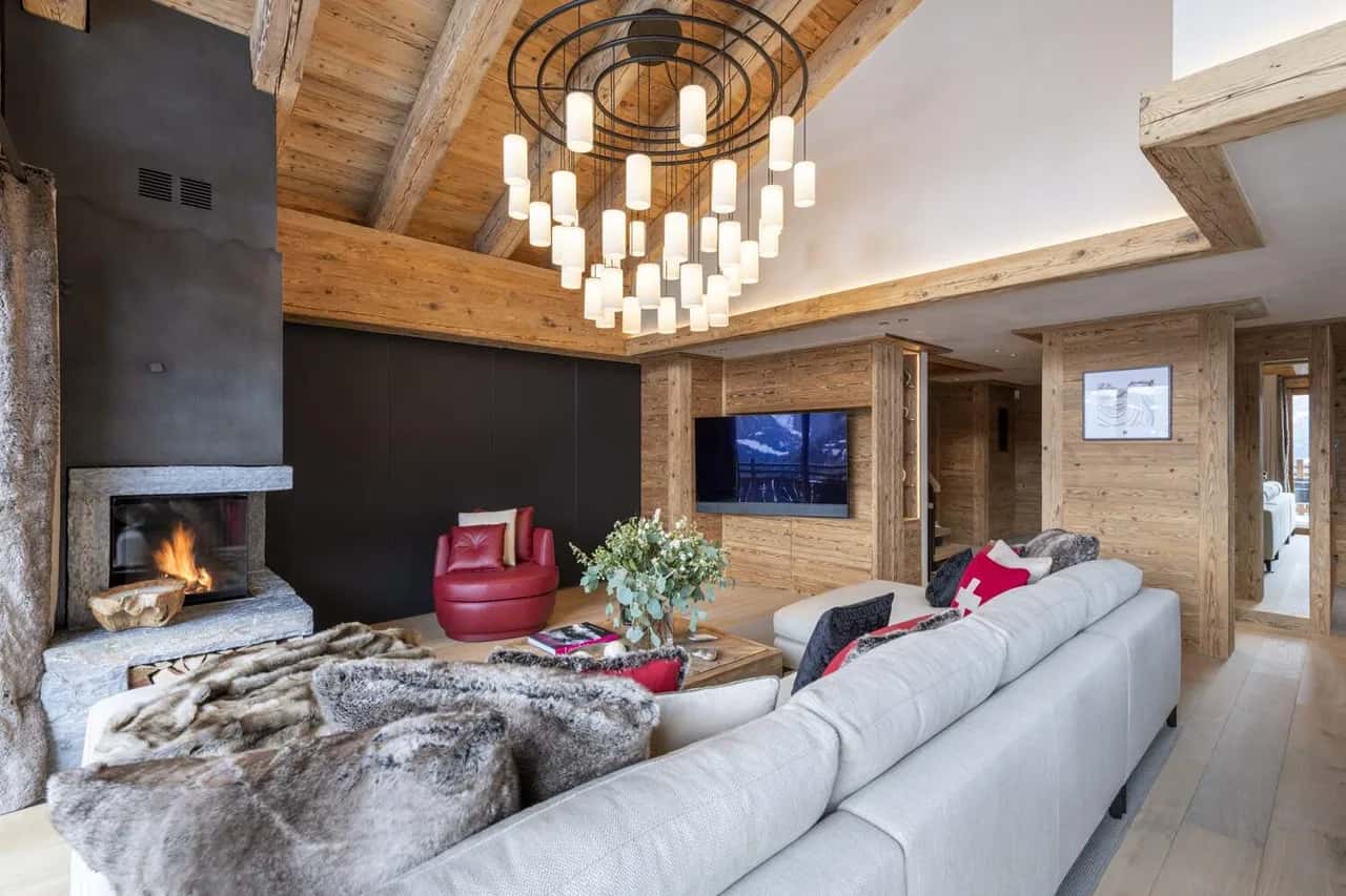 SPECTACULAR HOUSE WITH OUTDOOR JACUZZI AND PICTURESQUE MOUNTAIN VIEWS