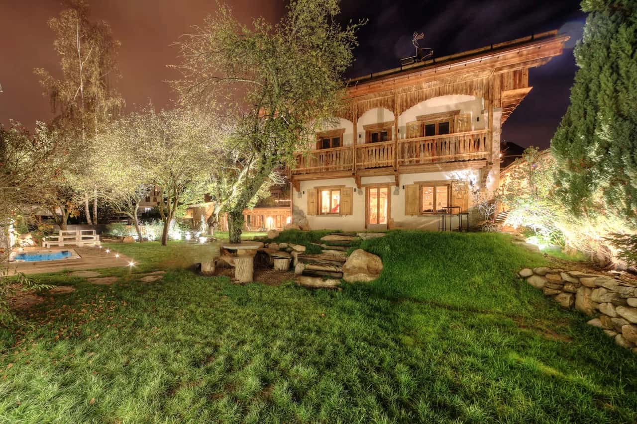 MODERNES AUTHENTISCHES CHALET MIT SAUNA UND BEHEIZTEM POOL
