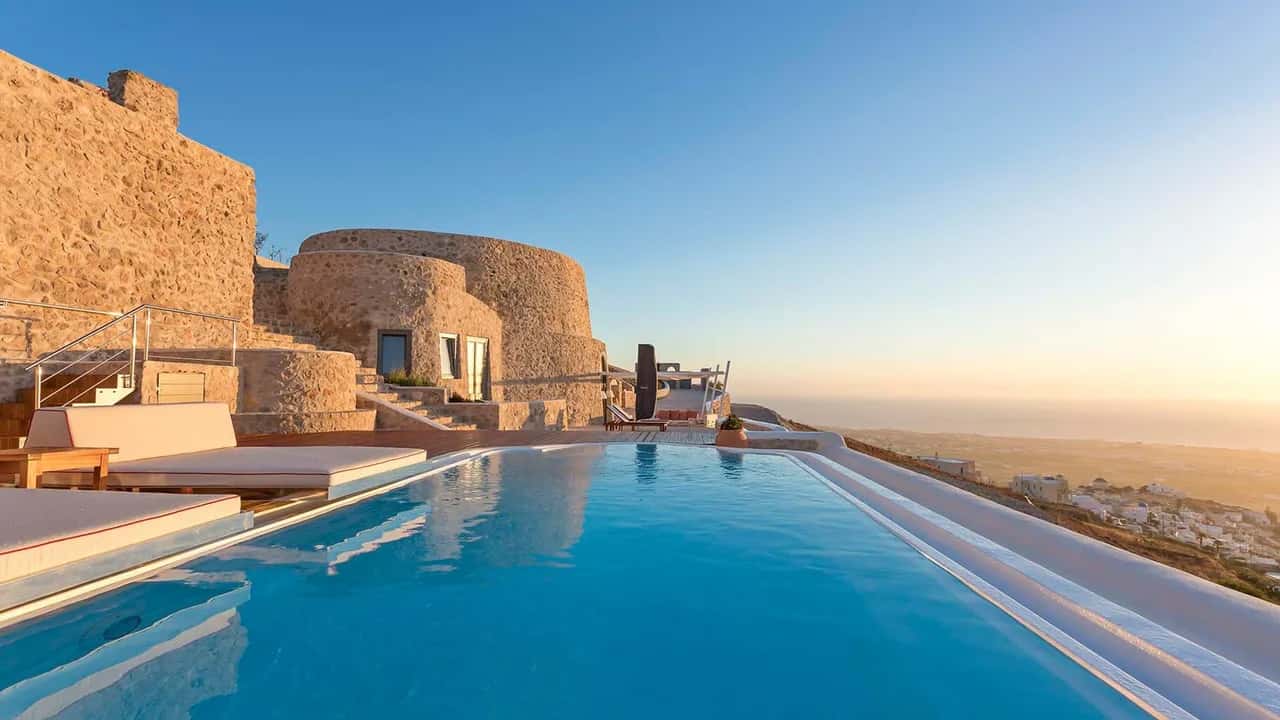 Private Luxurious Santorini Paradise With Cycladic Traditional Architecture