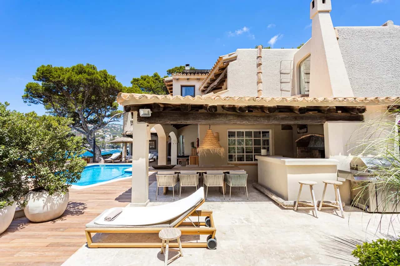 5BR Villa With Amazing View of the Sea