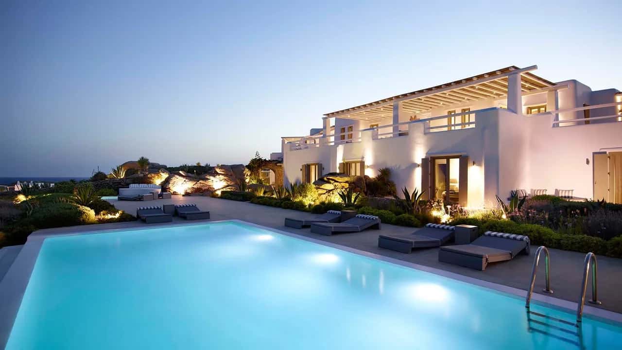 Extraordinary Villa Near The Famous Paraga Beach