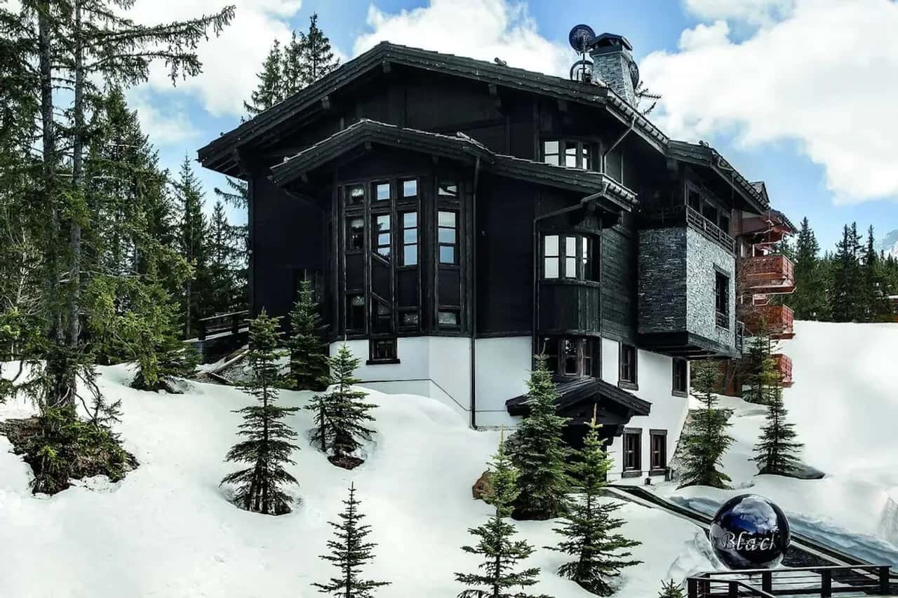 Unique villa with extravagant interiors near the slopes