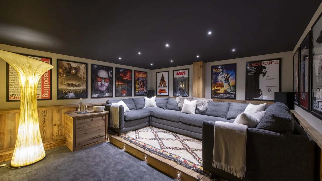 Sensational Blend of Traditional Chalet Perfectly Positioned