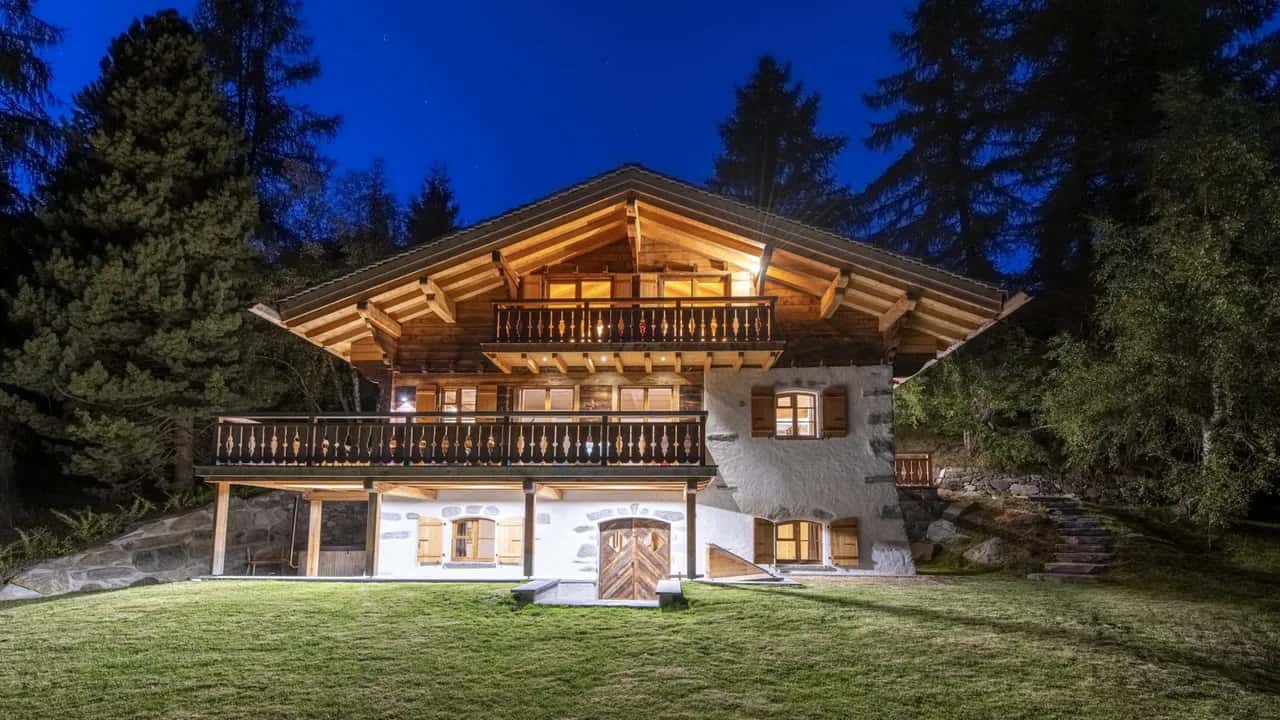 Chic Family Ski Chalet with Mountain Views