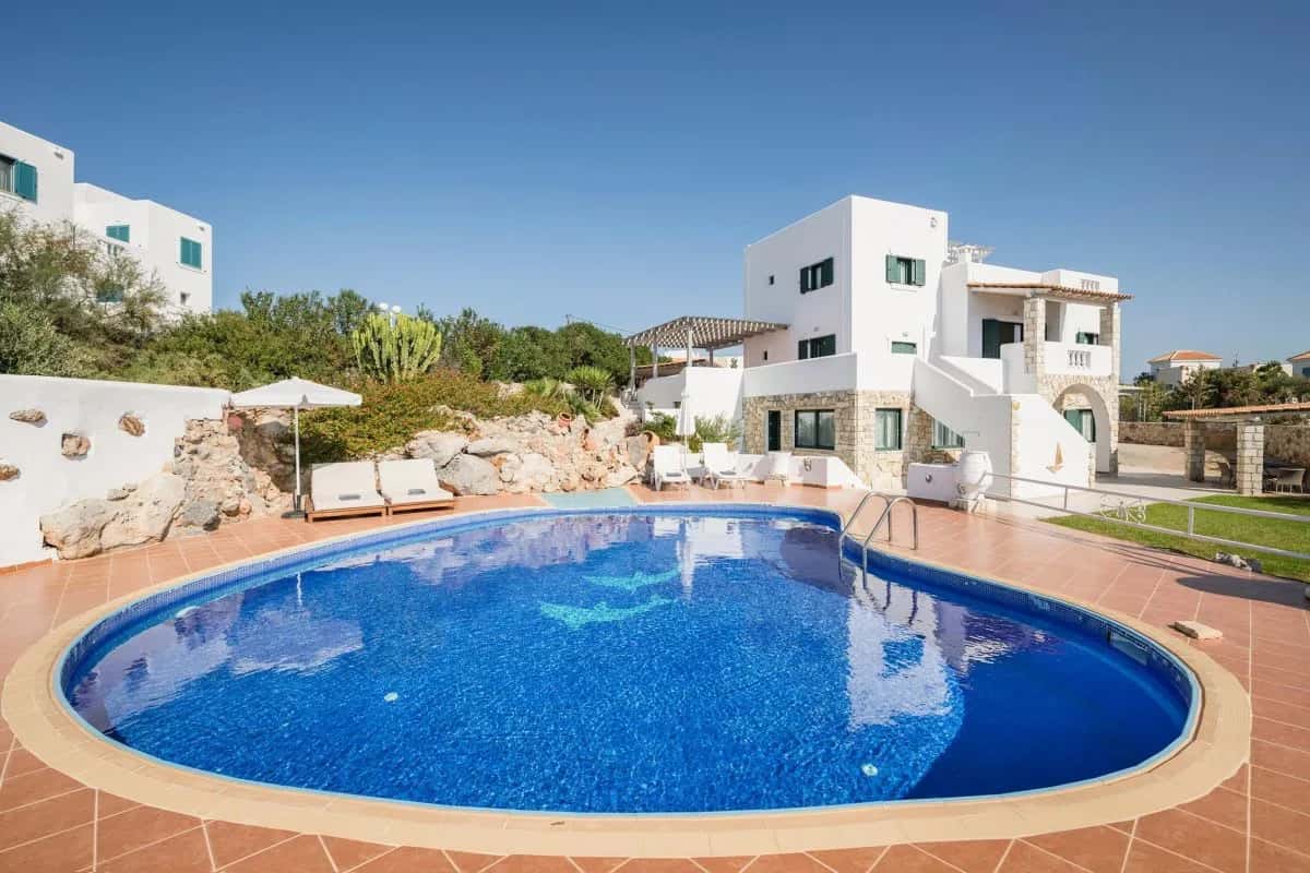 SEAFRONT POSH VILLA WITH PRIVATE POOL
