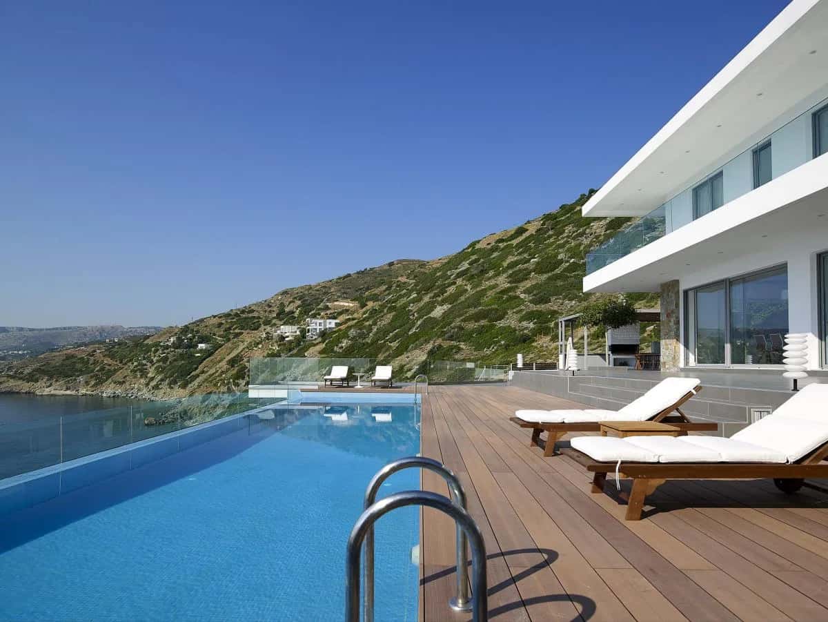ELEGANT GREEK VILLA WITH INFINITY POOL