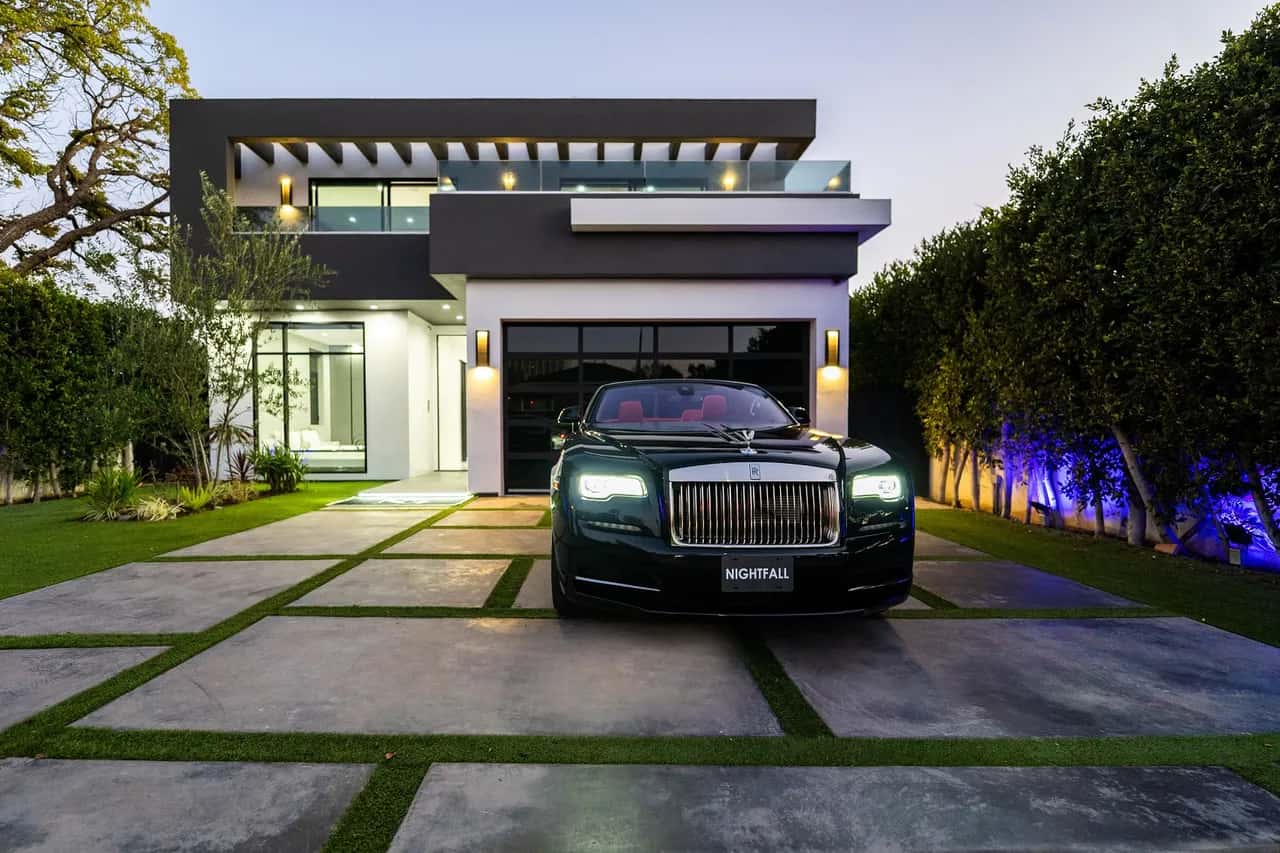Sleek Luxury Villa In Beverlywood